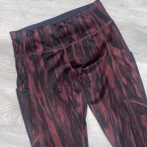 Unique Lulu Lemon Leggings w Maroon dark print and pockets